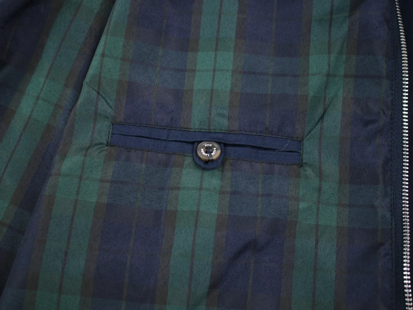 🅿️350 Ralph Lauren's new 2024 classic old money style stand collar executive zipper jacket 1️⃣Selected from high-quality original developed pure cotton fabrics, with customized plaid lining inside, the overall wear effect is very soft and comfortable, 2️⃣The workmanship details are perfectly controlled, the chest is exquisitely embroidered with small logos, and the dropped shoulders are made of unique splicing technology to highlight your personality! The version is simple but not simple! 3️⃣ Complete with tag accessories, unisex design, and a very versatile jacket for men and women! Color: black, navy, khaki, green Size: S, M, L, XL